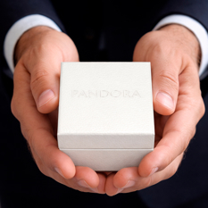 Caja blanca pequeña para joyería estilo Pandora - Miniatura 3
